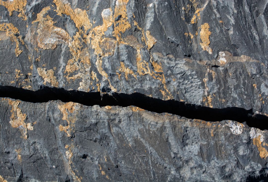 Crecimiento de grietas: predicción y control en activos críticos