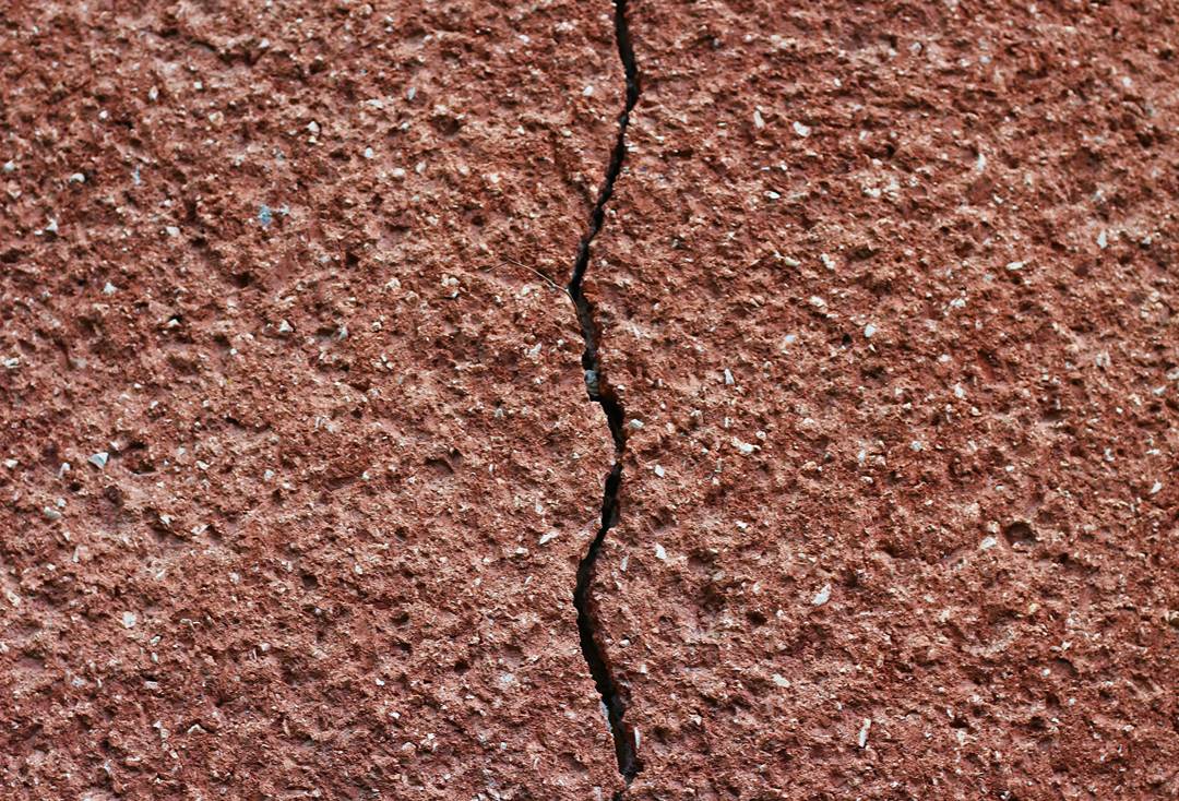 ¿Cuándo una grieta representa un riesgo inmediato de falla?